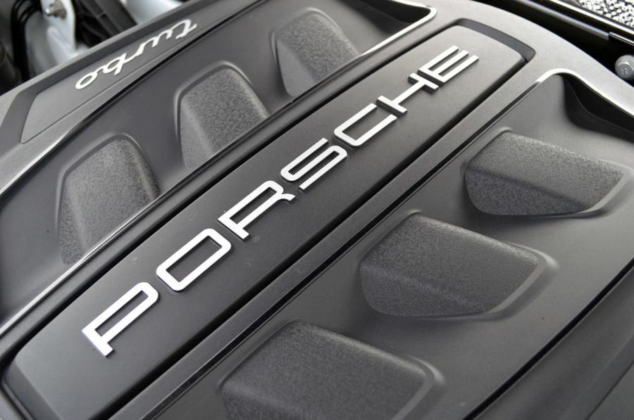  Porsche Macan Turbo 2015 года  (фото 15 из 84)